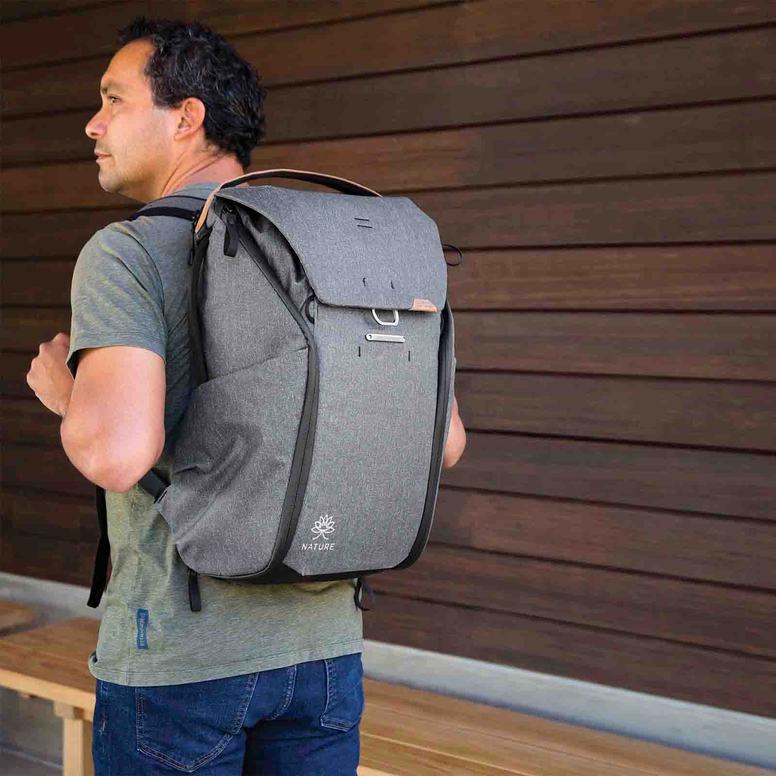 Nombre del fichero: PD-Everyday-Backpack-30L-Charcoal-6.jpg
Dimensiones: 1600 x 1600 píxeles
Tamaño del fichero: 65.11 KB