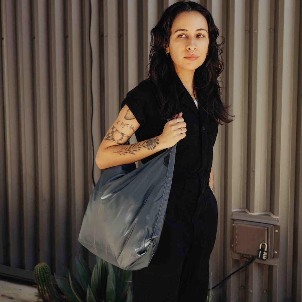 Packable-tote-ocean-lifestyle-159A0505.jpg