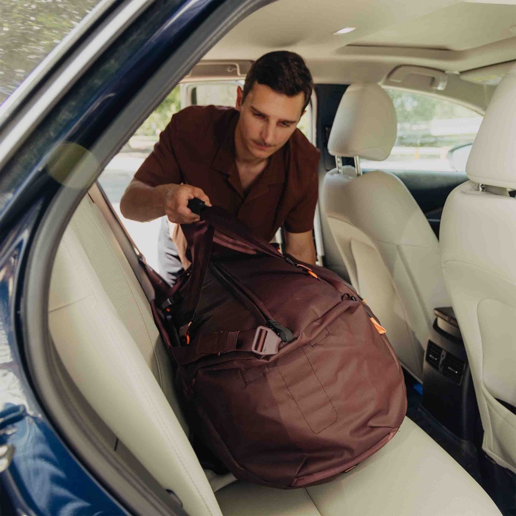 Duffel-65L-Eclipse-lifestyle-159A1330.jpg